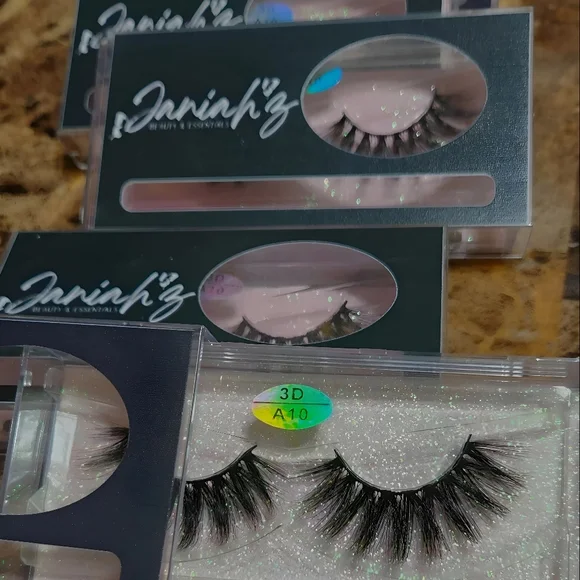 Eyelashes - Picture 9 of 11